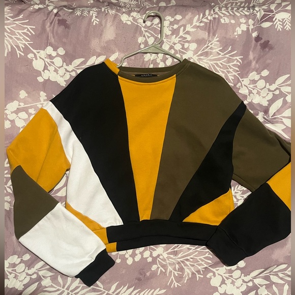 AKIRA Tops - Women’s crop top sweater